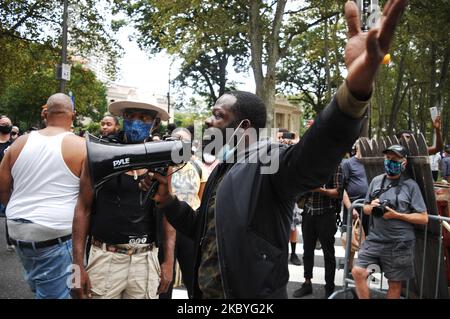 Camp-Organisatoren halten bei einer Pressekonferenz emotionale Reden über die von der Stadt verlangten 9:00 Uhr-Frist zur Abreise, um ihre Absicht zu erklären, zu bleiben und das Lager zu verteidigen, und warum sie am 9. September 2020 in Philadelphia, PA, nichts Geringeres als dauerhafte, sichere und erschwingliche Wohnungen für alle akzeptieren werden. (Foto von Cory Clark/NurPhoto) Stockfoto