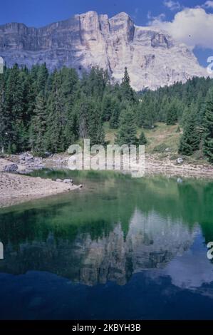 Dolomiten, Italien juni 1977: dolomiten kleiner Seeblick im Jahr 70s Stockfoto