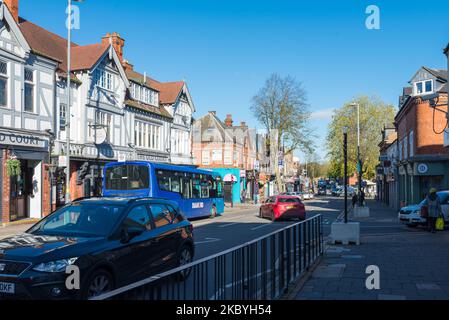 Geschäfte in Kings Heath High Street, Birmingham Stockfoto