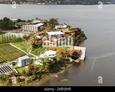 Eine wunderschöne Aussicht über das Mona Art Museum Hobart in Tasmanien auf dem Wasser, Australien Stockfoto