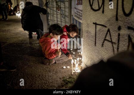 Am 11. September 2020 treffen zahlreiche Menschen vor dem Nationalstadion in Santiago, Chile, ein, um eine Hommage an die Opfer der Militärdiktatur während des 47.. Jahrestages des letzten Militärputsches zu feiern, der Präsident Salvador Allende gestürzt hat. Der Militärputsch unter der Führung von General Augusto Pinochet im Jahr 1973 führte zu einer Diktatur, die bis 1990 andauerte (Foto: Feldman Figueroa/Nurphoto) Stockfoto