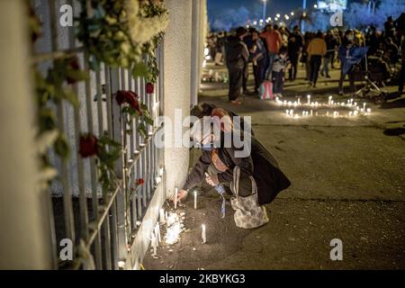 Am 11. September 2020 treffen zahlreiche Menschen vor dem Nationalstadion in Santiago, Chile, ein, um eine Hommage an die Opfer der Militärdiktatur während des 47.. Jahrestages des letzten Militärputsches zu feiern, der Präsident Salvador Allende gestürzt hat. Der Militärputsch unter der Führung von General Augusto Pinochet im Jahr 1973 führte zu einer Diktatur, die bis 1990 andauerte (Foto: Feldman Figueroa/Nurphoto) Stockfoto