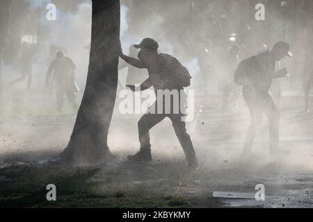 Der 11. September markiert 47 Jahre seit dem Putsch von 1973 in Chile. Zusammenstöße zwischen Demonstranten und Polizei auf der Plaza Italia, Santiago, Chile, am 11. September 2020. (Foto von Matias Basualdo/NurPhoto) Stockfoto