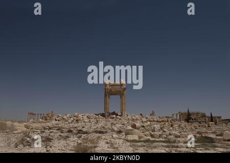 Auf der Mauer der antiken Stadt Palmyra sind die bewaffneten Gruppen zu sehen, die die Stadt besuchten und an den Schlachten teilnahmen, die in dem erwähnten Gebiet stattfanden. Palmyra Aug 16,2020 (Foto von Hasan Belal/NurPhoto) Stockfoto