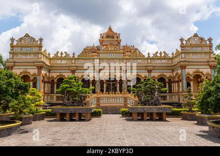 My Tho, Vietnam - 19. Juli 2022: Vinh Tranh Pagode in My Tho, dem Mekong-Delta, Vietnam. Stockfoto