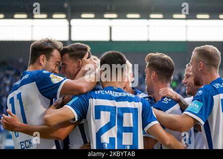 Tobias Müller von 1. Der FC Magdeburg feiert mit seinen Teamkollegen das erste Tor seines Teams beim DFB-Pokal-Spiel in der ersten Runde zwischen 1. FC Magdeburg und SV Darmstadt 98 in der MDCC-Arena am 13. September 2020 in Magdeburg. (Foto von Peter Niedung/NurPhoto) Stockfoto