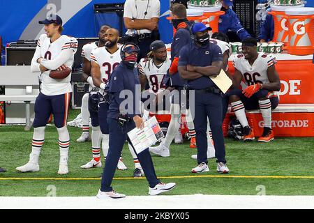 Chicago Bears Cheftrainer Matt Nagy geht in der ersten Hälfte eines NFL-Fußballspiels gegen die Chicago Bears in Detroit, Michigan, USA, am Sonntag, dem 13. September 2020, an die Seitenlinie. (Foto von Amy Lemus/NurPhoto) Stockfoto