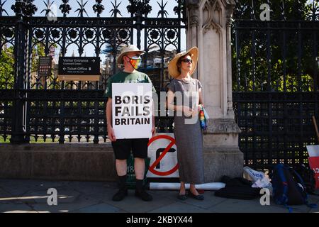 Anti-Brexit-Aktivisten demonstrieren am 14. September 2020 vor dem Parlamentsgebäude auf dem Parliament Square in London, England. (Foto von David Cliff/NurPhoto) Stockfoto