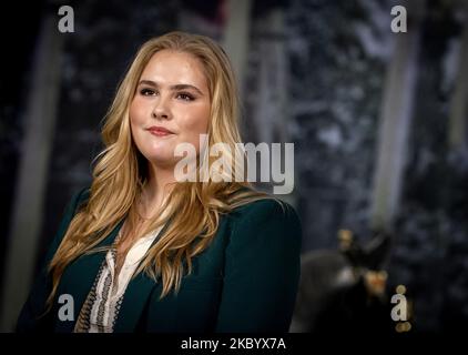 2022-11-04 14:02:04 AMSTERDAM - Prinzessin Amalia posiert während der Fotosession in der Nieuwe Kerk. ANP KOEN VAN WEEL niederlande Out - belgien Out Stockfoto