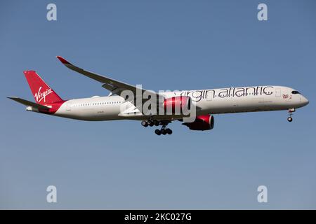 Ein Virgin Atlantic Airbus A350 landet am Montag, den 14.. September 2020, auf dem London Heathrow Airport, England. (Foto von Robert Smith/MI News/NurPhoto) Stockfoto