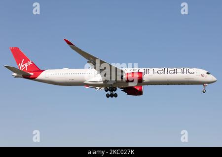 Ein Virgin Atlantic Airbus A350 landet am Montag, den 14.. September 2020, auf dem London Heathrow Airport, England. (Foto von Robert Smith/MI News/NurPhoto) Stockfoto