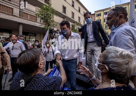 Matteo Salvini, Anführer der Lega, hielt am 18. September 2020 in Pisa eine Rede. Am letzten Tag des Wahlkampfes für die Regionalwahlen hielt der Führer der Mitte-Rechts-Koalition eine Rede auf dem Largo Ciro Menotti Platz im historischen Zentrum von Pisa. (Foto von Enrico Mattia Del Punta/NurPhoto) Stockfoto