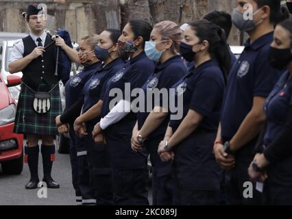 Als Mitglied der Bagpipe-Band des Bataillons von San Patricio führt er einen trauermarsch durch, um an die Mädchen und Jungen zu erinnern, die an der Rébsamen-Schule in Mexiko-Stadt nach dem Zusammenbruch eines Grundstücks während des Erdbebens vom 19. September 2017 starben. Am 19. September 2020 in Mexiko-Stadt, Mexiko. (Foto von Gerardo Vieyra/NurPhoto) Stockfoto