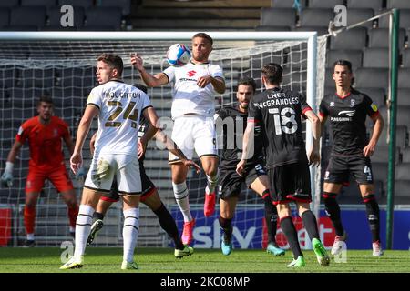 Milton Keynes Dons Carlton Morris kontrolliert den Ball in der ersten Hälfte des Sky Bet League 1-Spiels zwischen MK Dons und Lincoln City am 19. September 2020 im Stadium MK, Milton Keynes, England. (Foto von John Cripps/MI News/NurPhoto) Stockfoto