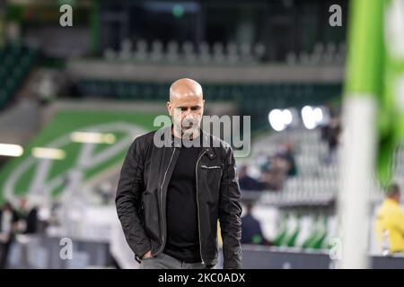 Cheftrainer Peter Bosz von Bayer 04 Leverkusen betreut nach dem Bundesliga-Spiel zwischen VfL Wolfsburg und Bayer 04 Leverkusen am 20. September 2020 in der Volkswagen Arena in Wolfsburg. (Foto von Peter Niedung/NurPhoto) Stockfoto