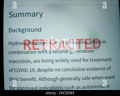 Die Webseite der medizinischen Fachzeitschrift The Lancet einer nun zurückgezogenen Studie zum Malariummedikament Hydroxychloroquin als Behandlung für COVID-19 wird am Mittwoch, den 23. September 2020, auf einem Mobiltelefon in Manila, Philippinen, angezeigt. Die führende medizinische Fachzeitschrift The Lancet kündigte Änderungen an ihrer redaktionellen Politik an, nachdem sie eine Studie von Surgisphere über die negativen Auswirkungen von Hydroxychloroquin als Behandlung für COVID-19 zurückgezogen hatte, nachdem ihre Autoren Unfällen bei den vom US-amerikanischen Gesundheitsanalyseunternehmen gesammelten Daten festgestellt hatten. (Fotoillustration von Richard James Mendoza/NurPhoto) Stockfoto