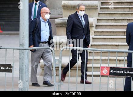 Der katalanische Regionalpräsident Quim Torra (R) und sein Anwalt Gonzalo Boye treffen am 23. September 2020 beim Obersten Gerichtshof von Katalonien (TSJC) in Barcelona ein. (Foto von Joan Valls/Urbanandsport/NurPhoto) Stockfoto