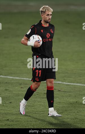 Adnan Januzaj von Real Sociedad mit dem Ball während des La Liga Santader-Spiels zwischen Elche CF und Real Sociedad im Estadio Martinez Valero am 27. September 2020 in Elche, Spanien. (Foto von Jose Breton/Pics Action/NurPhoto) Stockfoto