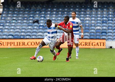 Bright Osayi-Samuel und Anfernee Dijksteel in Aktion während des Sky Bet Championship-Spiels zwischen den Queens Park Rangers und Middlesbrough am 26. September 2020 im Kiyan Prince Foundation Stadium in London, England. (Foto von MI News/NurPhoto) Stockfoto