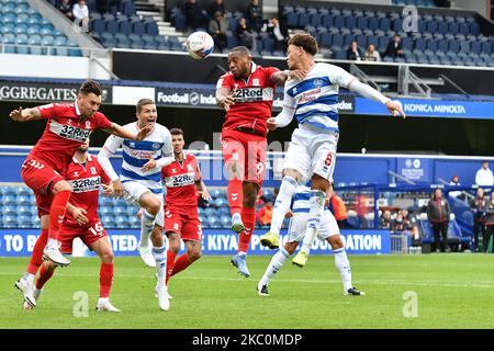 Luke Amos und Britt Assombalonga in Aktion während des Sky Bet Championship-Spiels zwischen Queens Park Rangers und Middlesbrough am 26. September 2020 im Kiyan Prince Foundation Stadium in London, England. (Foto von MI News/NurPhoto) Stockfoto