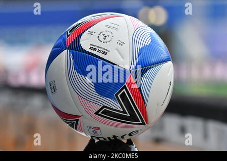 Offizieller Ball während des Sky Bet Championship-Spiels zwischen Queens Park Rangers und Middlesbrough im Kiyan Prince Foundation Stadium am 26. September 2020 in London, England. (Foto von MI News/NurPhoto) Stockfoto