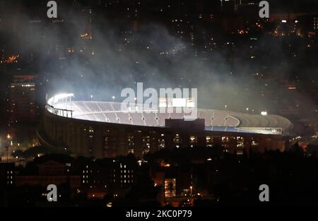 Feuerwerk in der Nähe des Stadions Camp Nou anlässlich des Pyromusical der Feierlichkeiten von La Merce, in Barcelona, Spanien, am 27. September, 2020. (Foto von Joan Valls/Urbanandsport/NurPhoto) Stockfoto