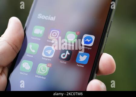 Die TikTok-Anwendung ist auf einem iPhone 11 Pro max in dieser Fotolabbildung am 29. September 2020 in Warschau, Polen, zu sehen. Die TikTok-App wird ab Sonntag aus den US-App-Stores gesperrt, es sei denn, Präsident Donald Trump billigt in letzter Minute einen Deal zwischen dem US-Technologieunternehmen Oracle und dem TikTok-Besitzer Bytedance. US-Behörden sagen, dass die chinesische Video-Sharing-App die nationale Sicherheit gefährdet und Nutzerdaten an China weitergeben könnte. (Foto von Jaap Arriens/NurPhoto) Stockfoto