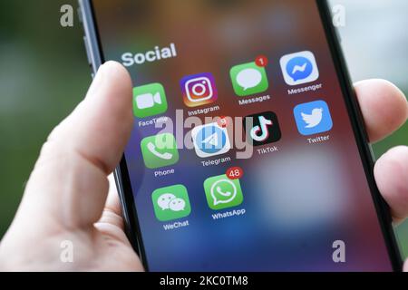 Die TikTok-Anwendung ist auf einem iPhone 11 Pro max in dieser Fotolabbildung am 29. September 2020 in Warschau, Polen, zu sehen. Die TikTok-App wird ab Sonntag aus den US-App-Stores gesperrt, es sei denn, Präsident Donald Trump billigt in letzter Minute einen Deal zwischen dem US-Technologieunternehmen Oracle und dem TikTok-Besitzer Bytedance. US-Behörden sagen, dass die chinesische Video-Sharing-App die nationale Sicherheit gefährdet und Nutzerdaten an China weitergeben könnte. (Foto von Jaap Arriens/NurPhoto) Stockfoto