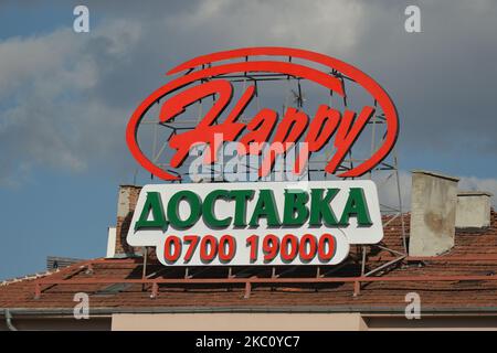 Logo von Happy Bar & Grill, einer Kette von täglichen Restaurants in Bulgarien und Barcelona. Am Montag, den 28. September 2020, in Sofia, Bulgarien. (Foto von Artur Widak/NurPhoto) Stockfoto