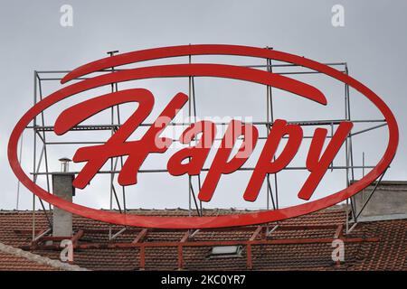 Logo der Happy, Bar & Grill-Kette der täglichen Restaurants in Bulgarien und Barcelona. Am Mittwoch, den 30. September 2020, in Sofia, Bulgarien. (Foto von Artur Widak/NurPhoto) Stockfoto