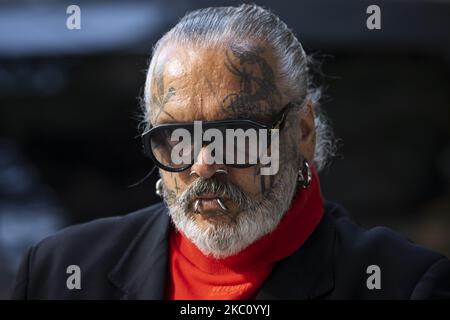 Sven Marqueardt, Fotograf und Bouncer des Berliner Techno Clubs Berghain, ist während der Presseinterpremiere seiner Ausstellung 'Stageless' im Friedrichstadt Palast in Berlin am 1. Oktober 2020 zu sehen. (Foto von Emmanuele Contini/NurPhoto) Stockfoto