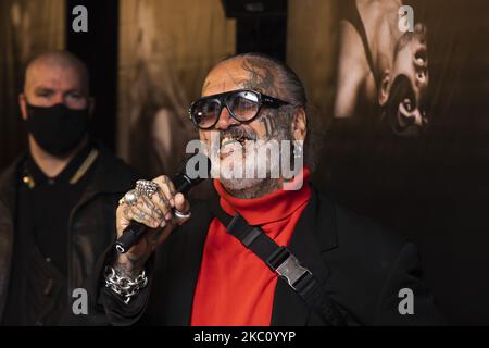 Sven Marqueardt, Fotograf und Bouncer des Berliner Techno Clubs Berghain, ist während der Presseinterpremiere seiner Ausstellung 'Stageless' im Friedrichstadt Palast in Berlin am 1. Oktober 2020 zu sehen. (Foto von Emmanuele Contini/NurPhoto) Stockfoto