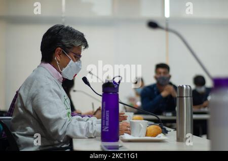 Claudia Lopez, die ehemalige Bürgermeisterin von Bogota, hält eine Pressekonferenz vor internationalen Medienvertretern über die Situation, vor der die Stadt nach dem Fall der Polizeibrutalität von Javier Ordonez (Javier Ordoñez) am 2 2020. oktober in Bogota, Kolumbien, steht. (Foto von Sebastian Barros/NurPhoto) Stockfoto