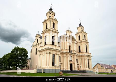 Baudenkmäler, touristische Zentren und interessante Orte in Weißrussland - katholische Kirche im Dorf Budslav Stockfoto