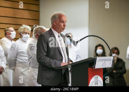 Alain Griset (C), der französische Juniorminister für kleine und mittlere Unternehmen, spricht im Centre d’excellence des Professions culinaires (CEPROC) im Rahmen der Preisverleihung des Grand Prix von Frankreich für handwerkliche Wurstwaren. (Foto von Michel Stoupak/NurPhoto) Stockfoto