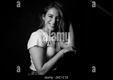 (ANMERKUNG DES HERAUSGEBERS: Bild wurde in Schwarz und Weiß konvertiert) Studio-Session der italienischen Schauspielerin Ludovica Martino, Protagonistin der neuen Serie Netflix 'Skam' in Rom, Italien, am 08. Oktober 2020 (Foto von Luca Carlino/NurPhoto) Stockfoto