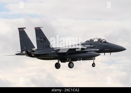 LN AF 91 335 US Air Force McDonnell Douglas F-15E Schlag Adler des 494. Fighter Squadron (Panthers) 48. Fighter Wing nähert sich RAF Lakenheath, England am 5. Oktober 2020. (Foto von Jon Hobley/MI News/NurPhoto) Stockfoto