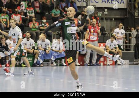 Tim Hornke vom SC Magdeburg beim 7-Meter-Wurf beim LIQUI MOLY Handball-Bundesliga-Spiel zwischen SC Magdeburg und frisch auf Goeppingen in der GETEC-Arena am 08. Oktober 2020 in Magdeburg. (Foto von Peter Niedung/NurPhoto) Stockfoto