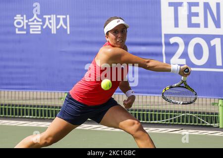 Katerina Siniakova von CZE und Irina Falconi von den USA spielen während der ersten Einzelrunde der WTA Korea Open in Seoul, Südkorea, am 22. September 2015. (Foto von Seung-il Ryu/NurPhoto) Stockfoto