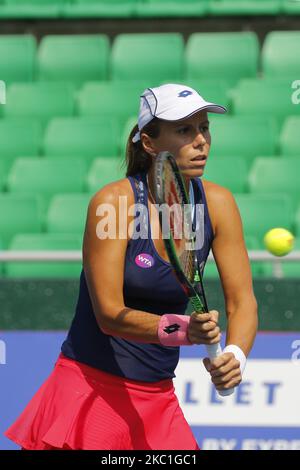 Vavara Lepchenko aus den USA und Paula Badosa Gibert von ESP spielen während der ersten Einzelrunde der WTA Korea Open in Seoul, Südkorea, am 22. September 2015. (Foto von Seung-il Ryu/NurPhoto) Stockfoto