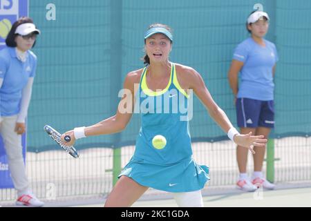 Heather Watson von GBR und Elizabeta Kulichkova von RUS spielen während der ersten Runde der WTA Korea Open in Seoul, Südkorea, am 22. September 2015. (Foto von Seung-il Ryu/NurPhoto) Stockfoto