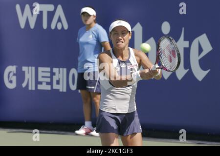 Sloane Stephens aus den USA und Kimiko Date-Krumm aus JPN spielen am 24. September 2015 ein Spiel während der dritten Runde der WTA Korea Open auf dem Olympic Park Tennis Court in Seoul, Südkorea. Sloane Stephens Match gewann den Punktestand mit 6-3,6-4. (Foto von Seung-il Ryu/NurPhoto) Stockfoto