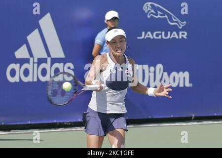 Sloane Stephens aus den USA und Kimiko Date-Krumm aus JPN spielen am 24. September 2015 ein Spiel während der dritten Runde der WTA Korea Open auf dem Olympic Park Tennis Court in Seoul, Südkorea. Sloane Stephens Match gewann den Punktestand mit 6-3,6-4. (Foto von Seung-il Ryu/NurPhoto) Stockfoto