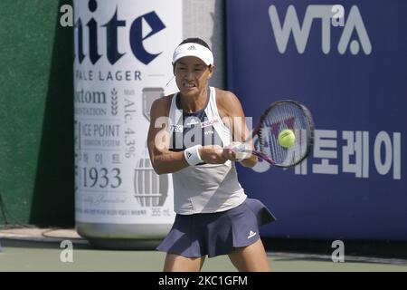 Sloane Stephens aus den USA und Kimiko Date-Krumm aus JPN spielen am 24. September 2015 ein Spiel während der dritten Runde der WTA Korea Open auf dem Olympic Park Tennis Court in Seoul, Südkorea. Sloane Stephens Match gewann den Punktestand mit 6-3,6-4. (Foto von Seung-il Ryu/NurPhoto) Stockfoto