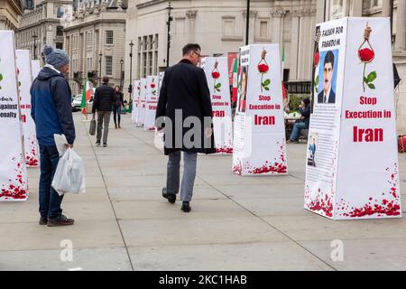 Eine Ausstellung „Stop Execution in Iran“, die die iranische Regierung auffordert, die Todesstrafe im Iran am 10. Oktober 2020 auf dem Trafalgar Square in London, England, zu beenden. Die Ausstellung, die von anglo-iranischen Gemeinschaften in Großbritannien veranstaltet wurde, markierte den Welttag gegen die Todesstrafe. (Foto von Dominika Zarzycka/NurPhoto) Stockfoto