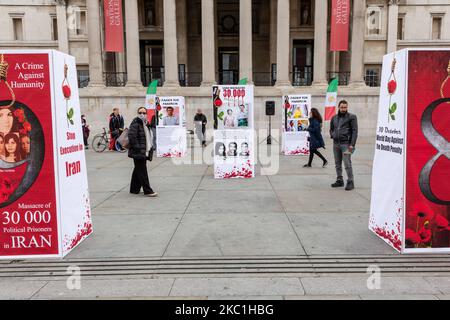 Eine Ausstellung „Stop Execution in Iran“, die die iranische Regierung auffordert, die Todesstrafe im Iran am 10. Oktober 2020 auf dem Trafalgar Square in London, England, zu beenden. Die Ausstellung, die von anglo-iranischen Gemeinschaften in Großbritannien veranstaltet wurde, markierte den Welttag gegen die Todesstrafe. (Foto von Dominika Zarzycka/NurPhoto) Stockfoto