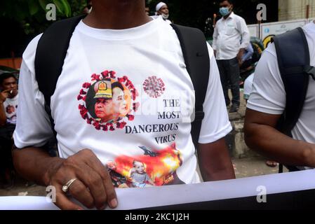 Die Bevölkerung der Gemeinschaft Rakhine in Bangladesch organisiert am 11. Oktober 2020 eine Protestkundgebung zur Beendigung des Völkermordes in Arakan (Rakhine-Staat) durch die Armee Myanmars in Myanmar in Dhaka, Bangladesch (Foto: Mamunur Rashid/NurPhoto) Stockfoto