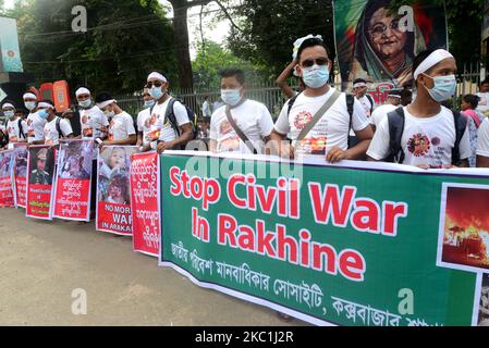 Die Bevölkerung der Gemeinschaft Rakhine in Bangladesch organisiert am 11. Oktober 2020 eine Protestkundgebung zur Beendigung des Völkermordes in Arakan (Rakhine-Staat) durch die Armee Myanmars in Myanmar in Dhaka, Bangladesch (Foto: Mamunur Rashid/NurPhoto) Stockfoto