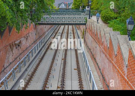 Buda Castle Hill Standseilbahn Budavari Siklo Bahnlinie Tracks Emprty Keine Züge Stockfoto