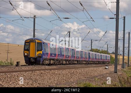 Ein Elektroauto der Klasse 377 Electrostar mit der Nummer 377503, das am 24.. August 2010 einen ersten Capital Connect-Dienst in Betrieb genommen hat. Stockfoto